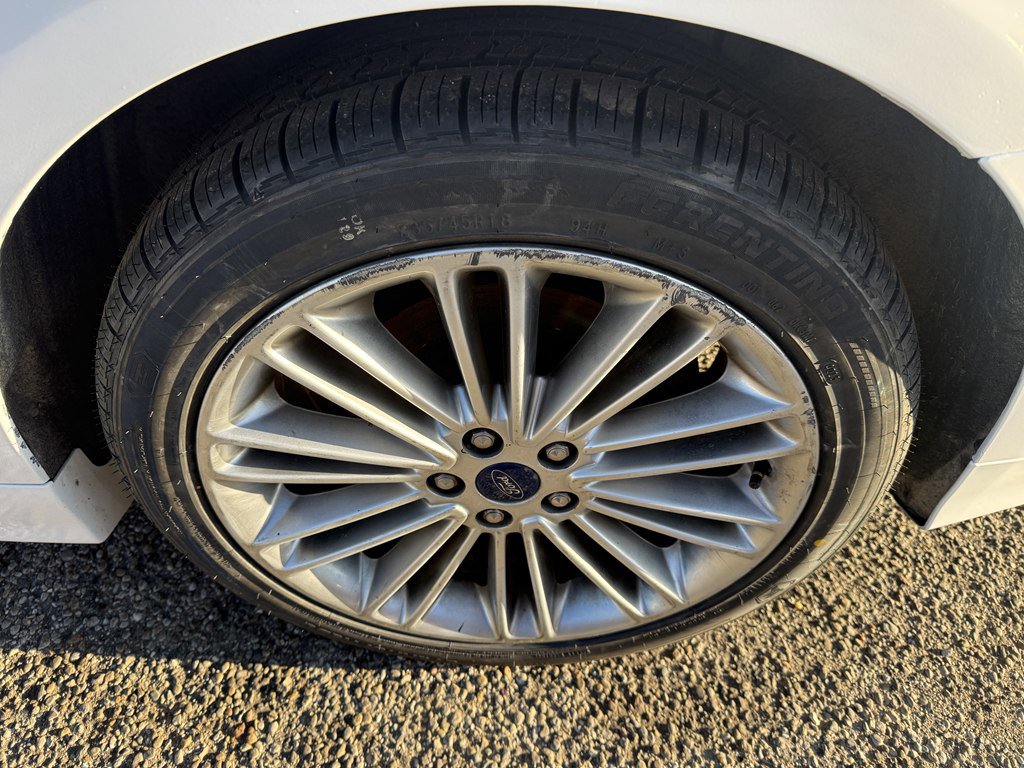 Used 2015 Ford Fusion SE w/ Equipment Group 202A image 9