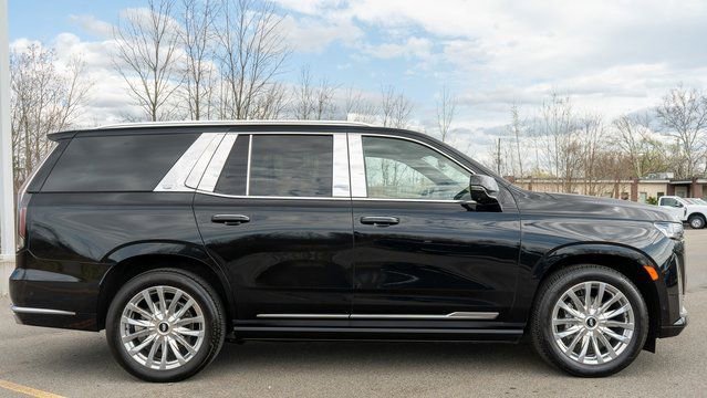 Used 2024 Cadillac Escalade Premium Luxury w/ Performance Package image 5