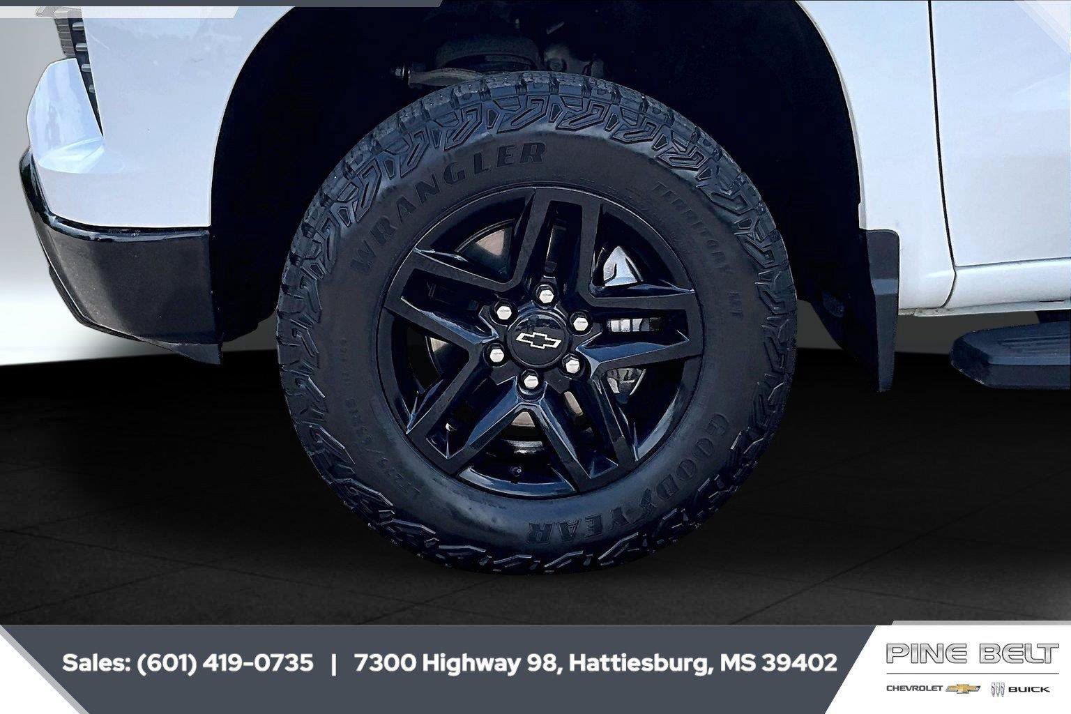 Used 2023 Chevrolet Silverado 1500 LT Trail Boss w/ Protection Package AWD/4WD image 8