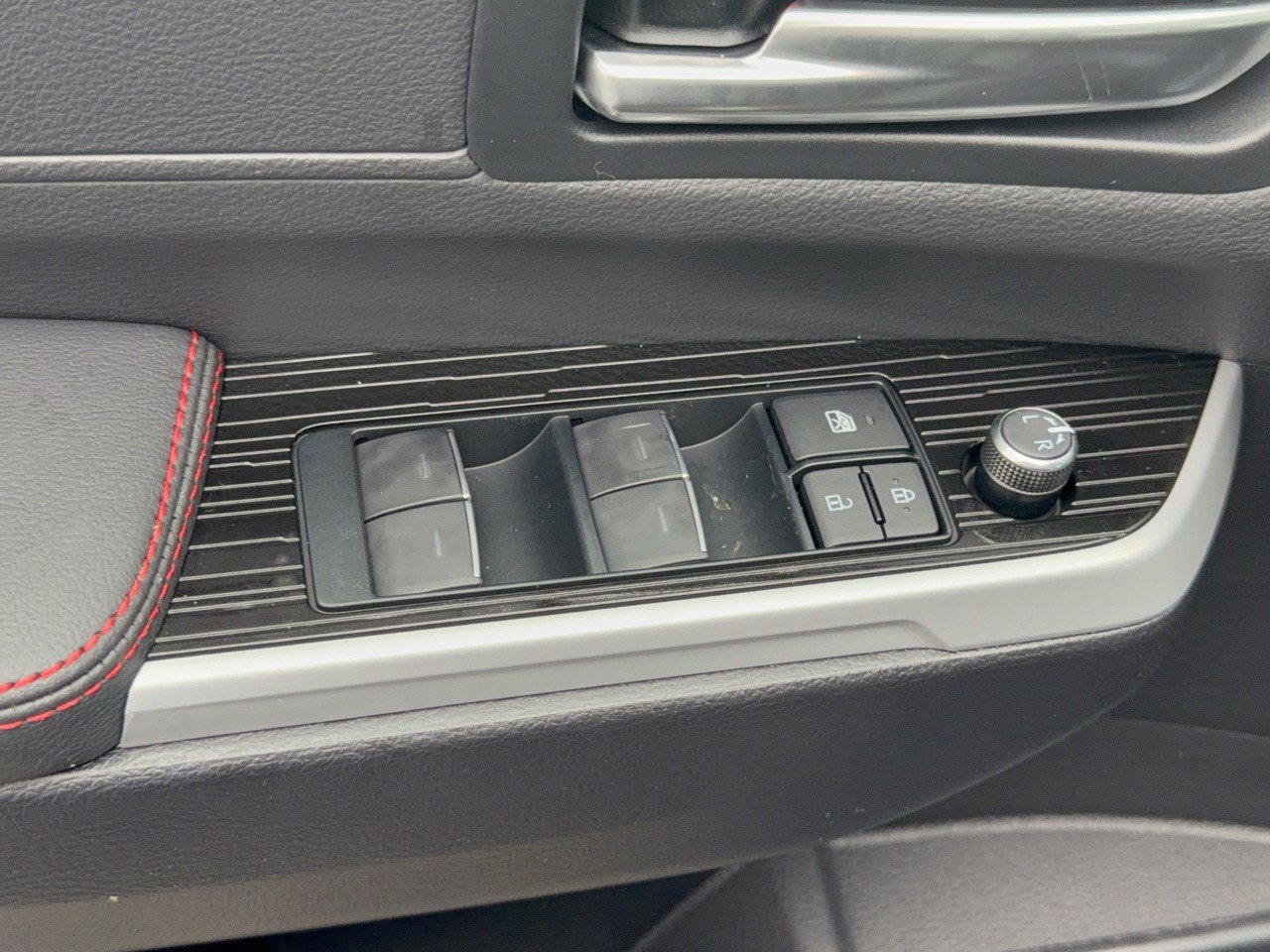 New 2026 Toyota Sienna XSE FWD image 16