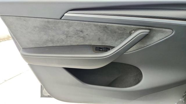 Used 2025 Tesla Model Y Performance image 34
