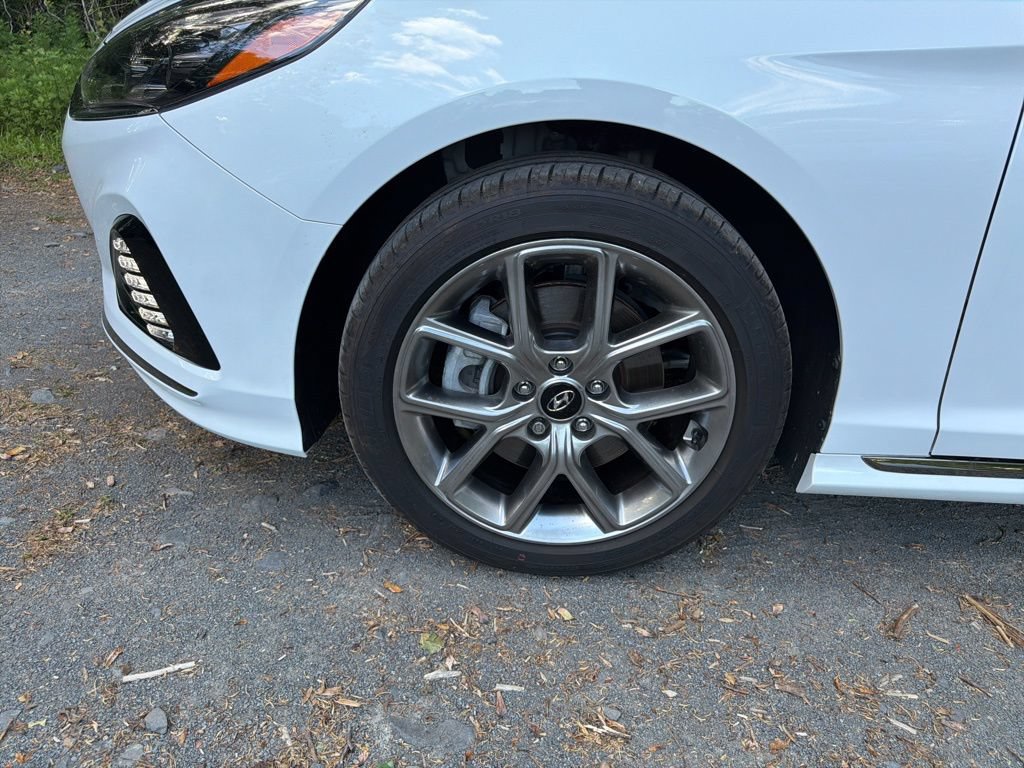 Used 2019 Hyundai Sonata Limited w/ Cargo Package FWD image 5