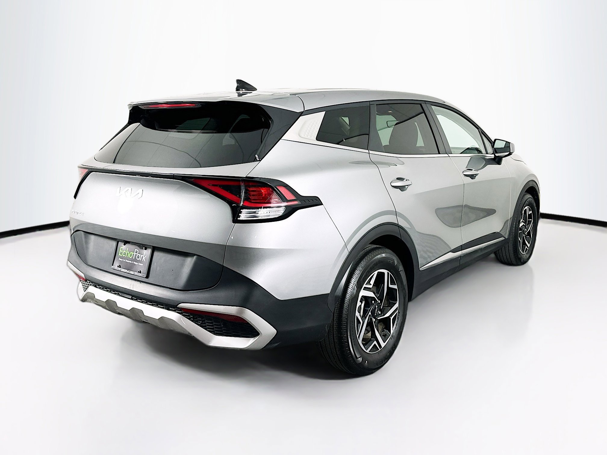 Used 2025 Kia Sportage LX image 9