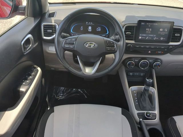Used 2025 Hyundai Venue SEL FWD image 16