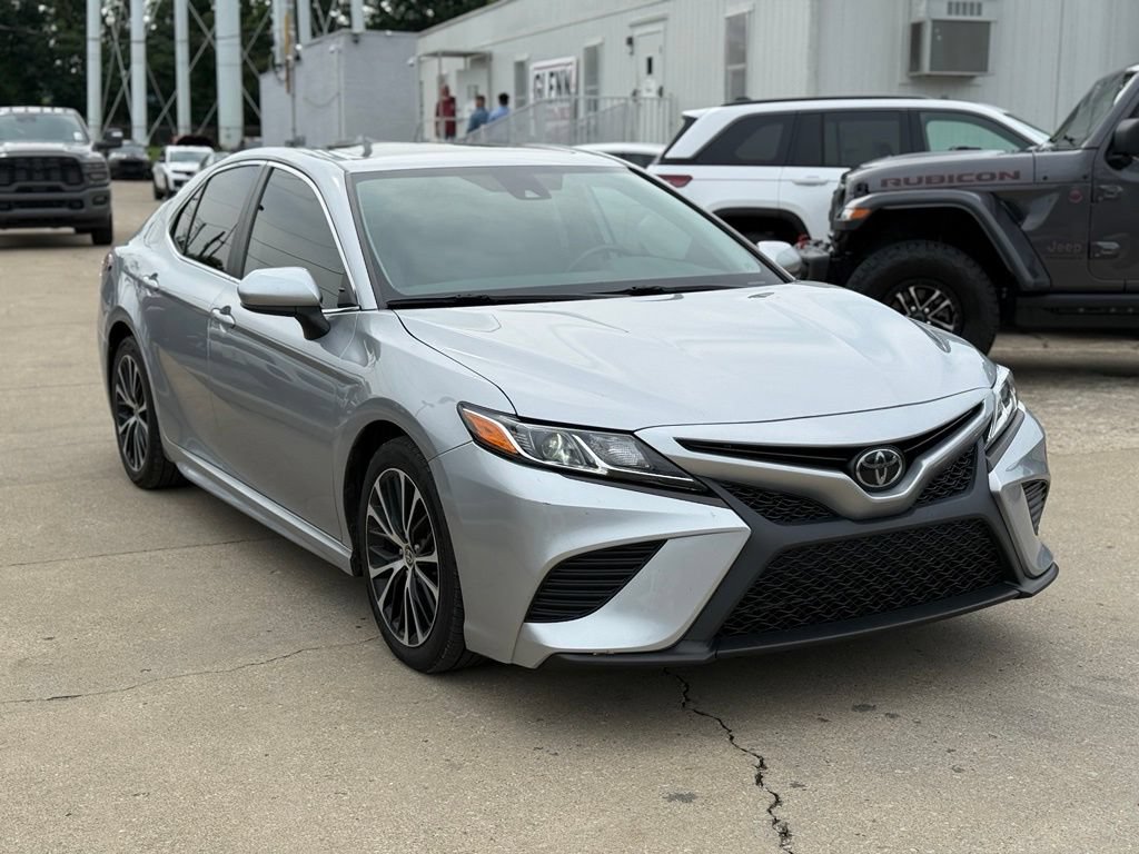 Used 2020 Toyota Camry SE FWD image 4