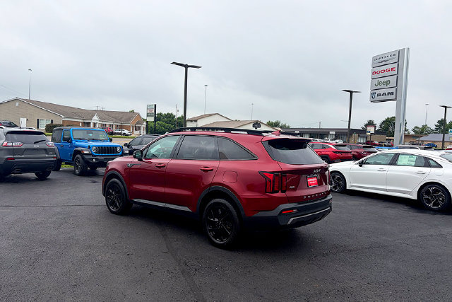 Used 2022 Kia Sorento S w/ Panoramic Sunroof Package AWD/4WD image 5
