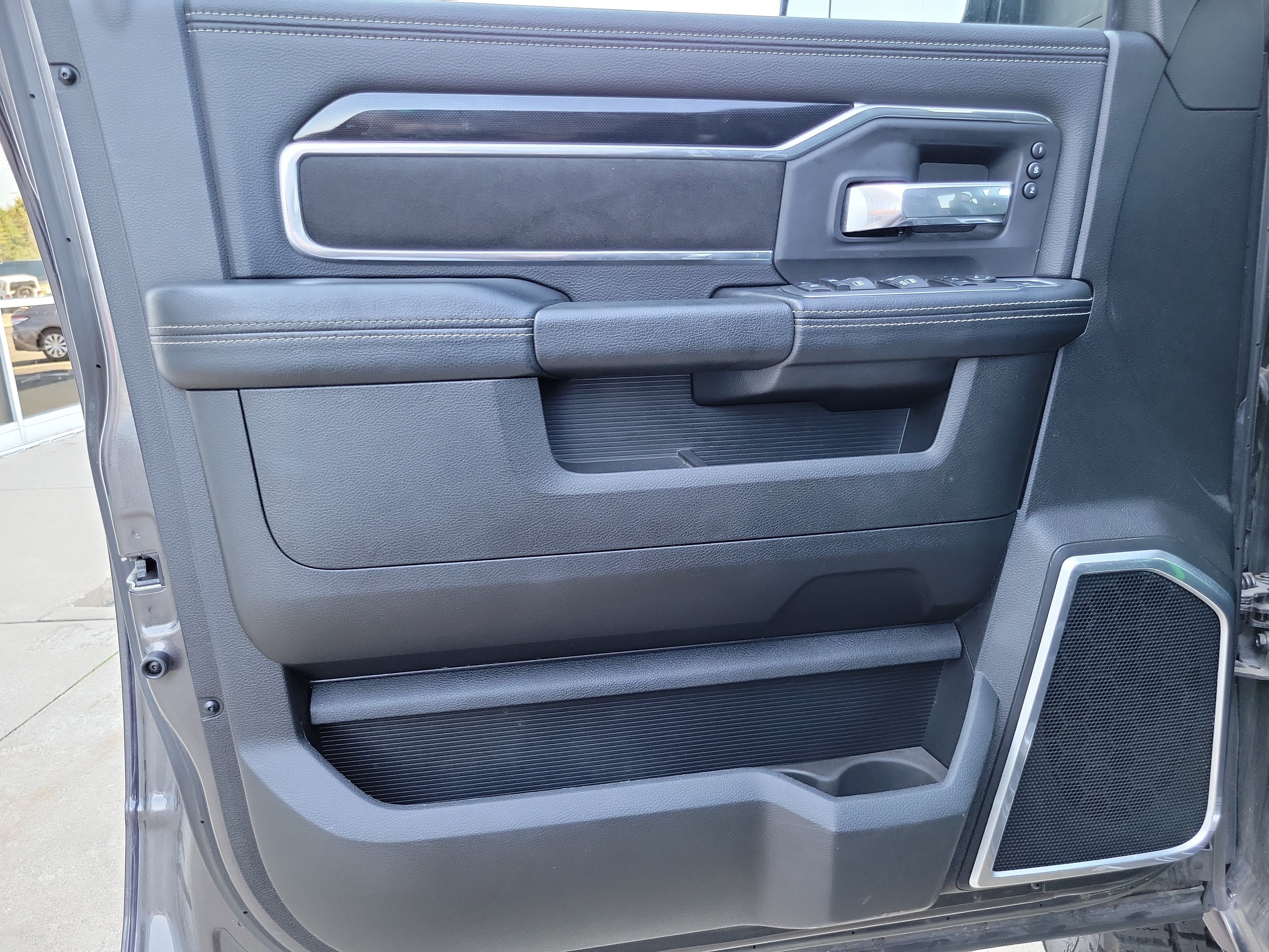 Used 2022 RAM 2500 Laramie w/ Night Edition AWD/4WD image 6