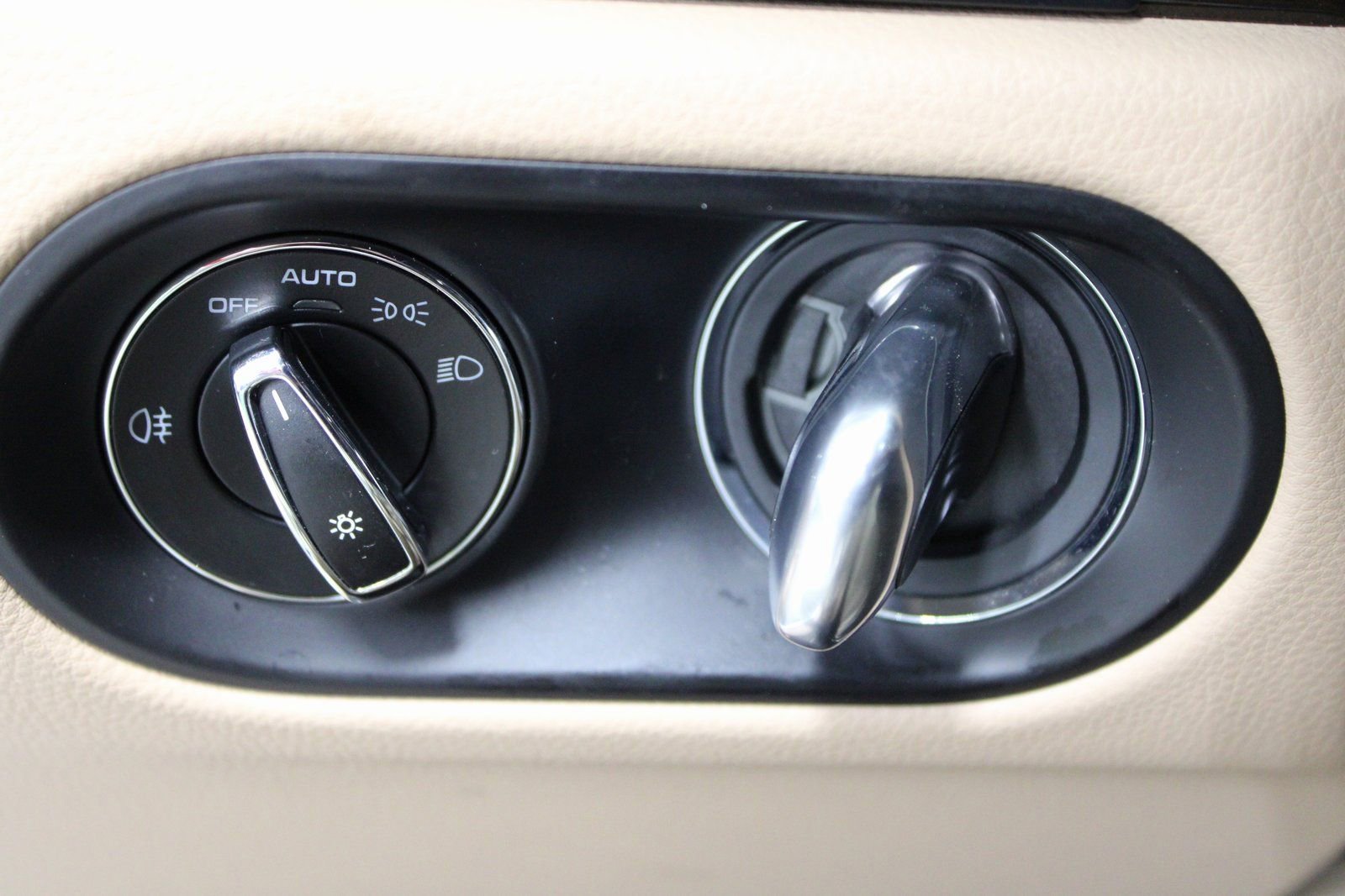 Certified 2025 Porsche Macan image 31