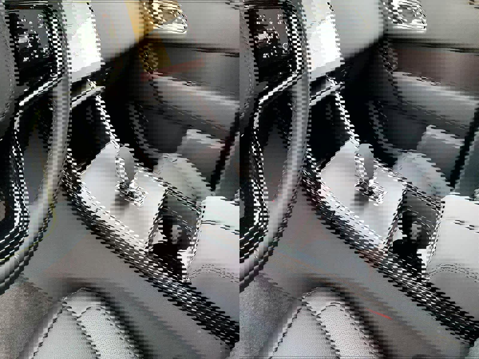 New 2026 Land Rover Range Rover Velar Dynamic SE image 10