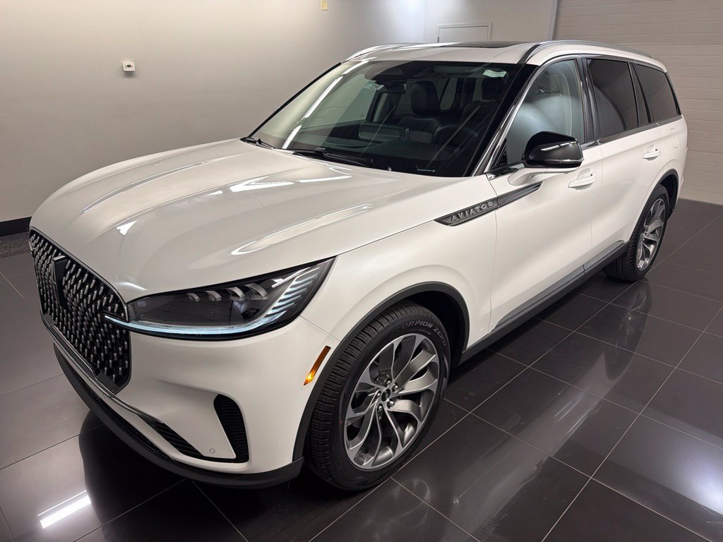 New 2027 Lincoln Aviator AWD image 3