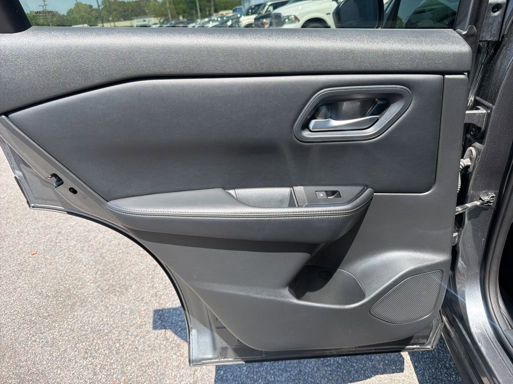 Used 2024 Nissan Rogue SV AWD/4WD image 23