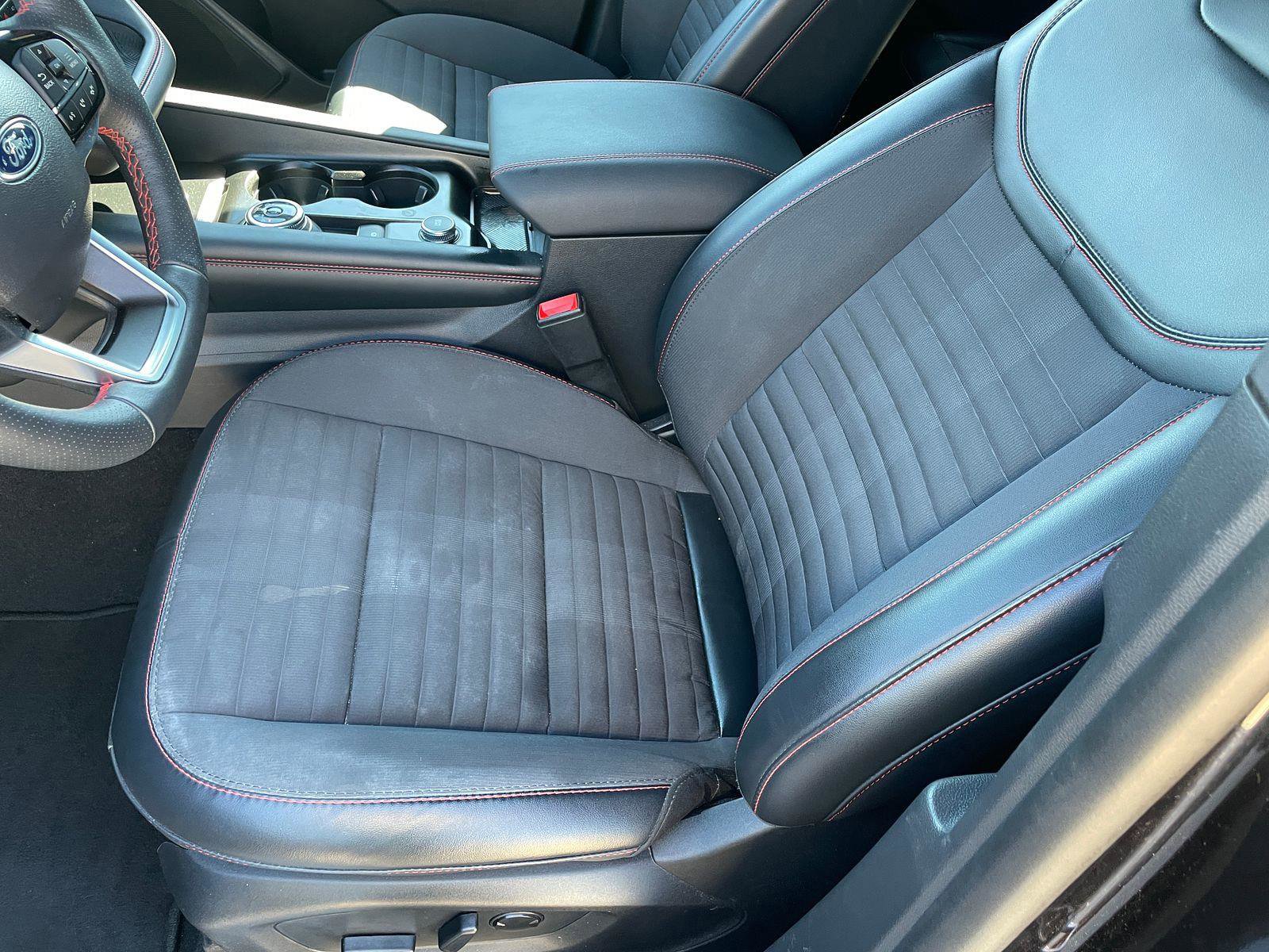 Used 2025 Ford Explorer ST-Line w/ ST-Line Street Pack image 9