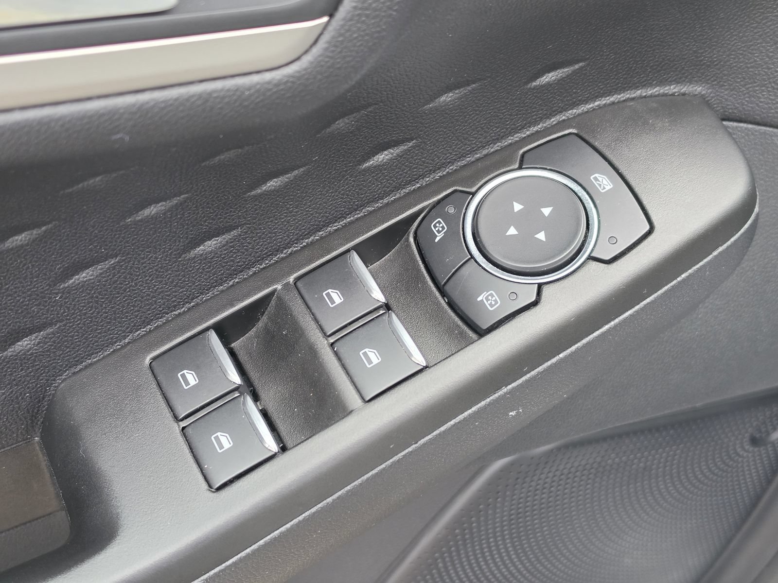 Used 2020 Ford Escape SE FWD image 23