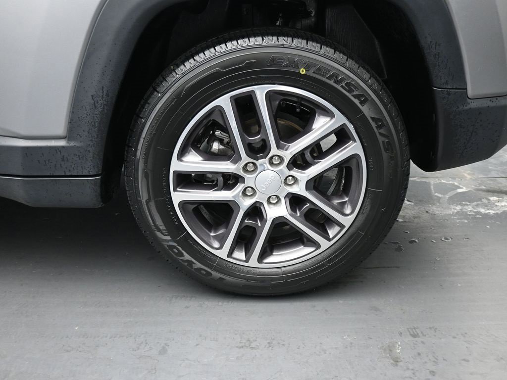 Used 2019 Jeep Compass Latitude w/ Popular Equipment Group image 11