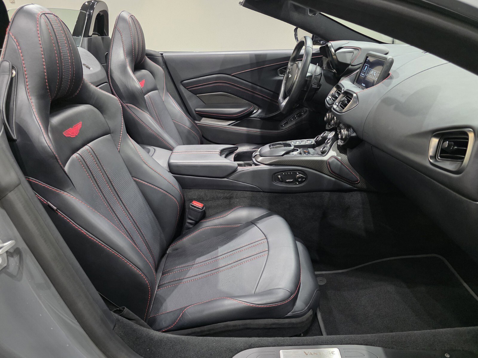 Used 2023 Aston Martin V8 Vantage Roadster image 22