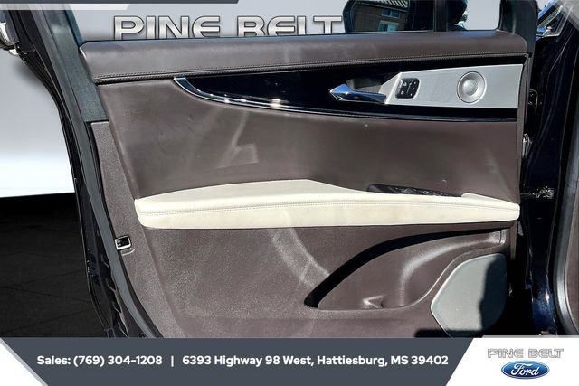 Used 2022 Lincoln Nautilus Black Label w/ Class II Trailer Tow Package image 17