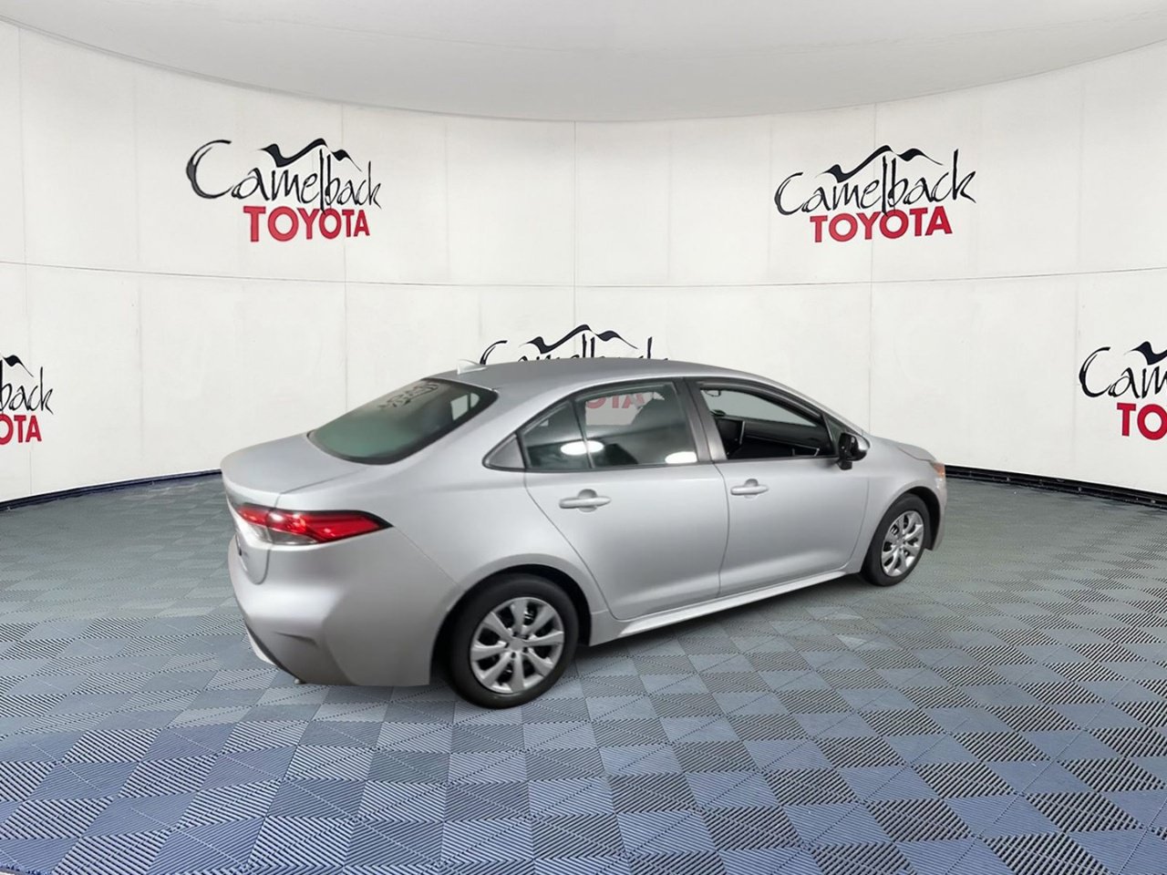 Used 2021 Toyota Corolla LE FWD image 3