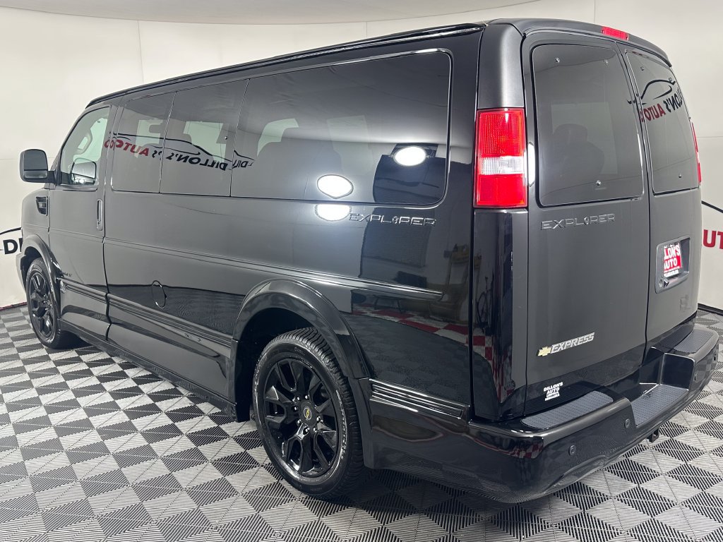 Used 2023 Chevrolet Express 2500 RWD image 4