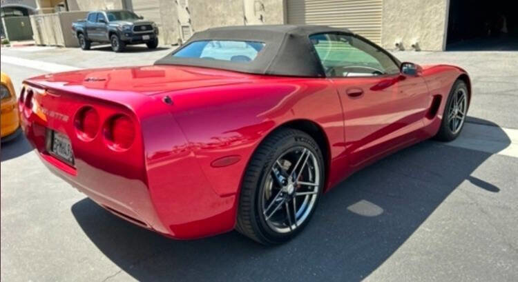 Used 2001 Chevrolet Corvette Convertible w/ Preferred Equipment Group2 image 30