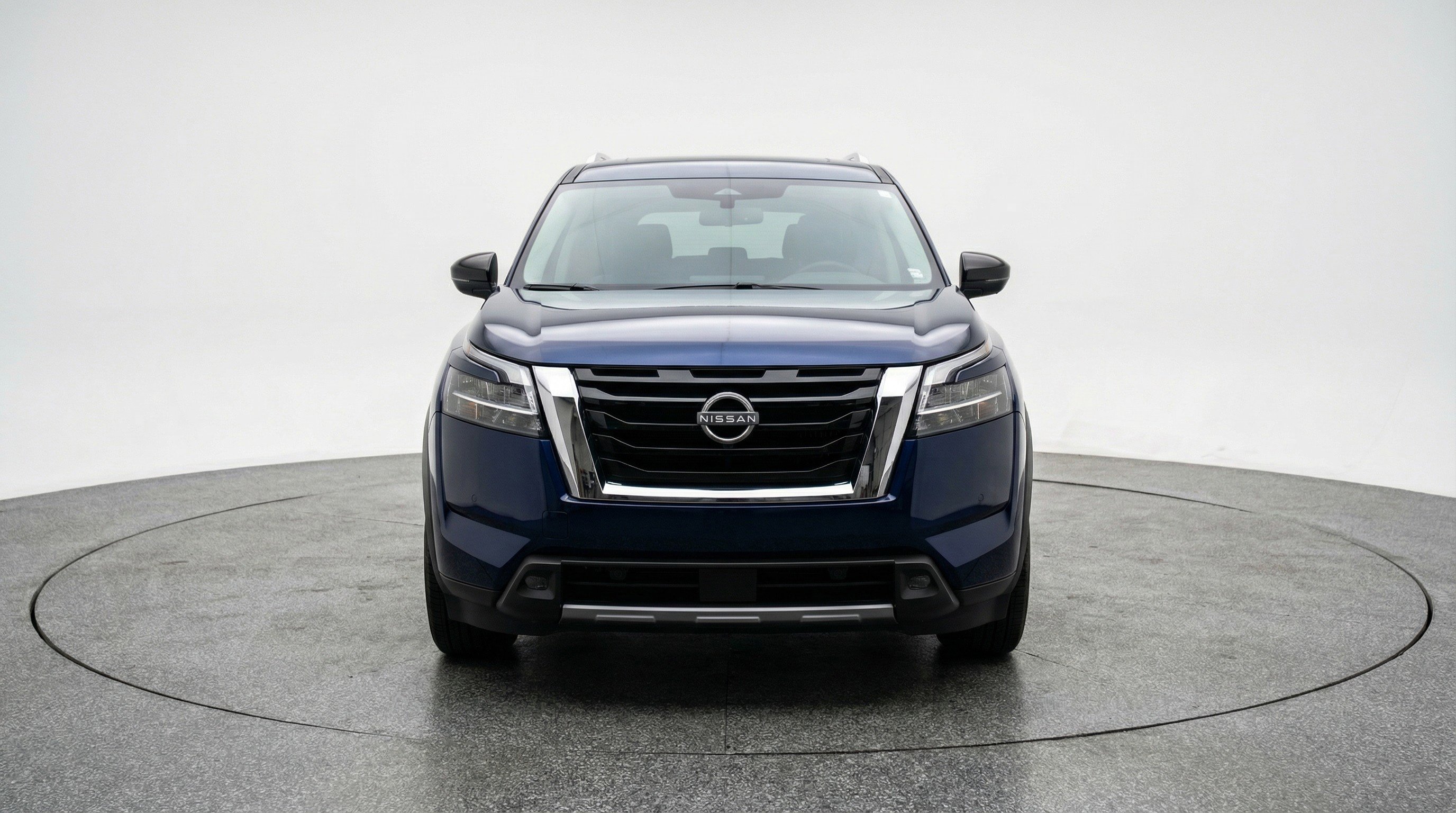 Used 2025 Nissan Pathfinder SV image 2