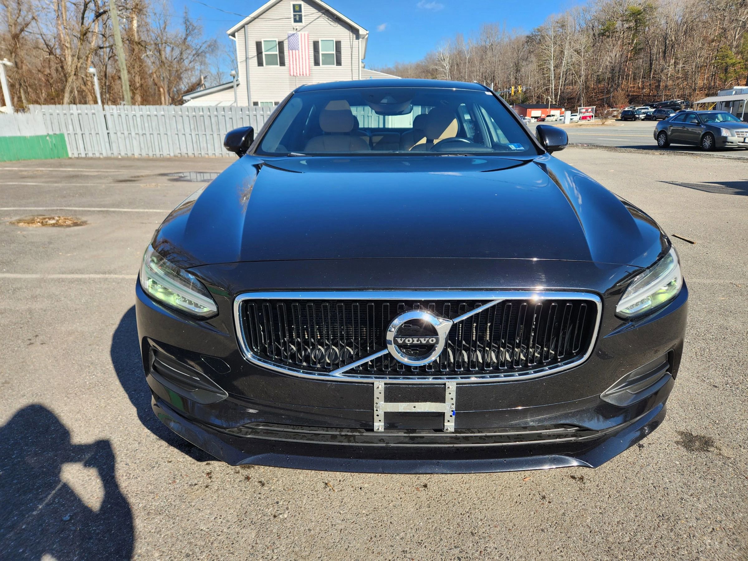 Used 2019 Volvo S90 T6 Momentum image 2