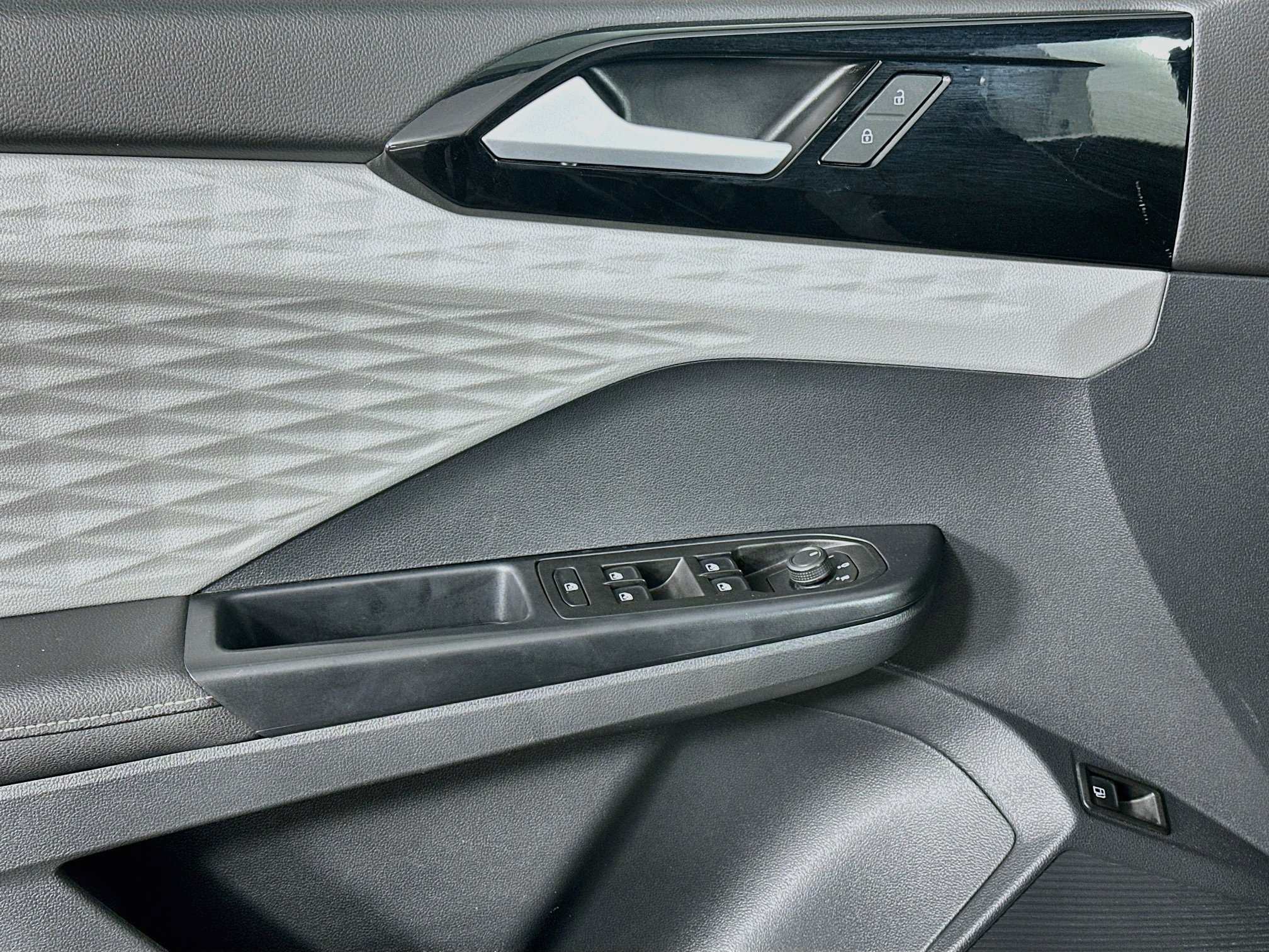 Used 2024 Volkswagen Taos S FWD image 15