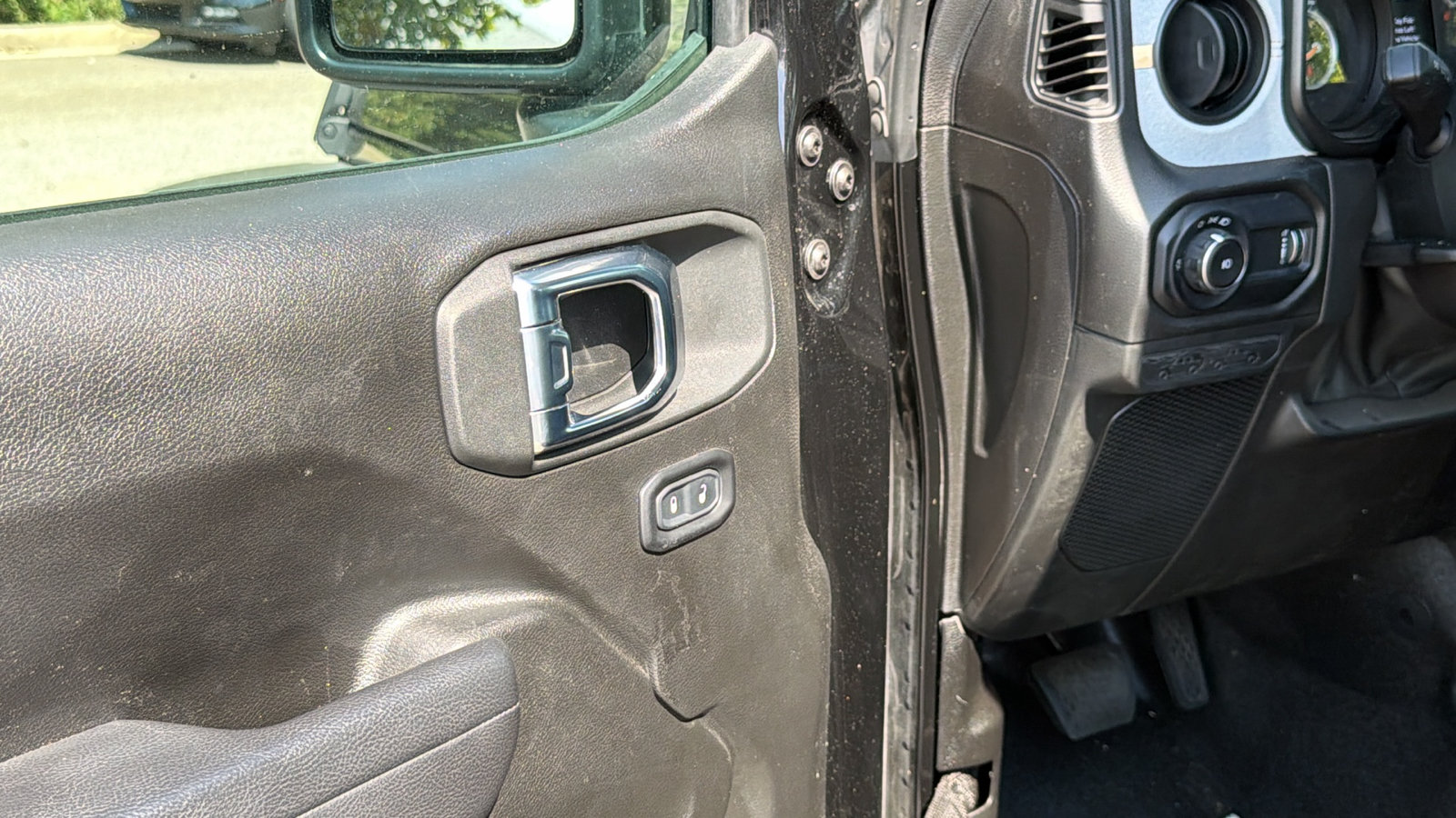 Used 2025 Jeep Wrangler Unlimited Sport AWD/4WD image 15