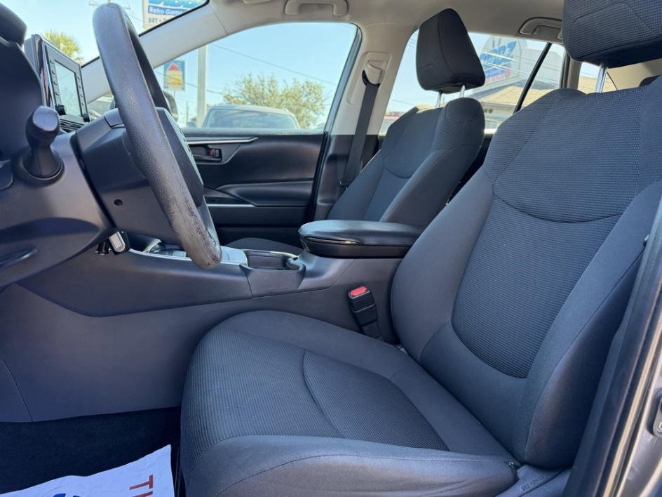 Used 2019 Toyota RAV4 LE image 15