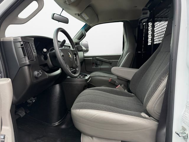 Used 2024 Chevrolet Express 2500 w/ Driver Convenience Package image 9