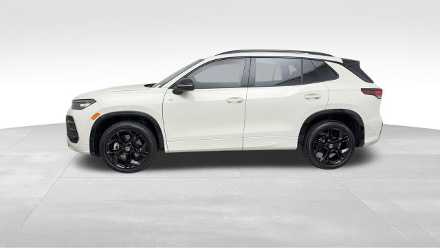 Certified 2026 Volkswagen Tiguan SE R-Line AWD/4WD image 6