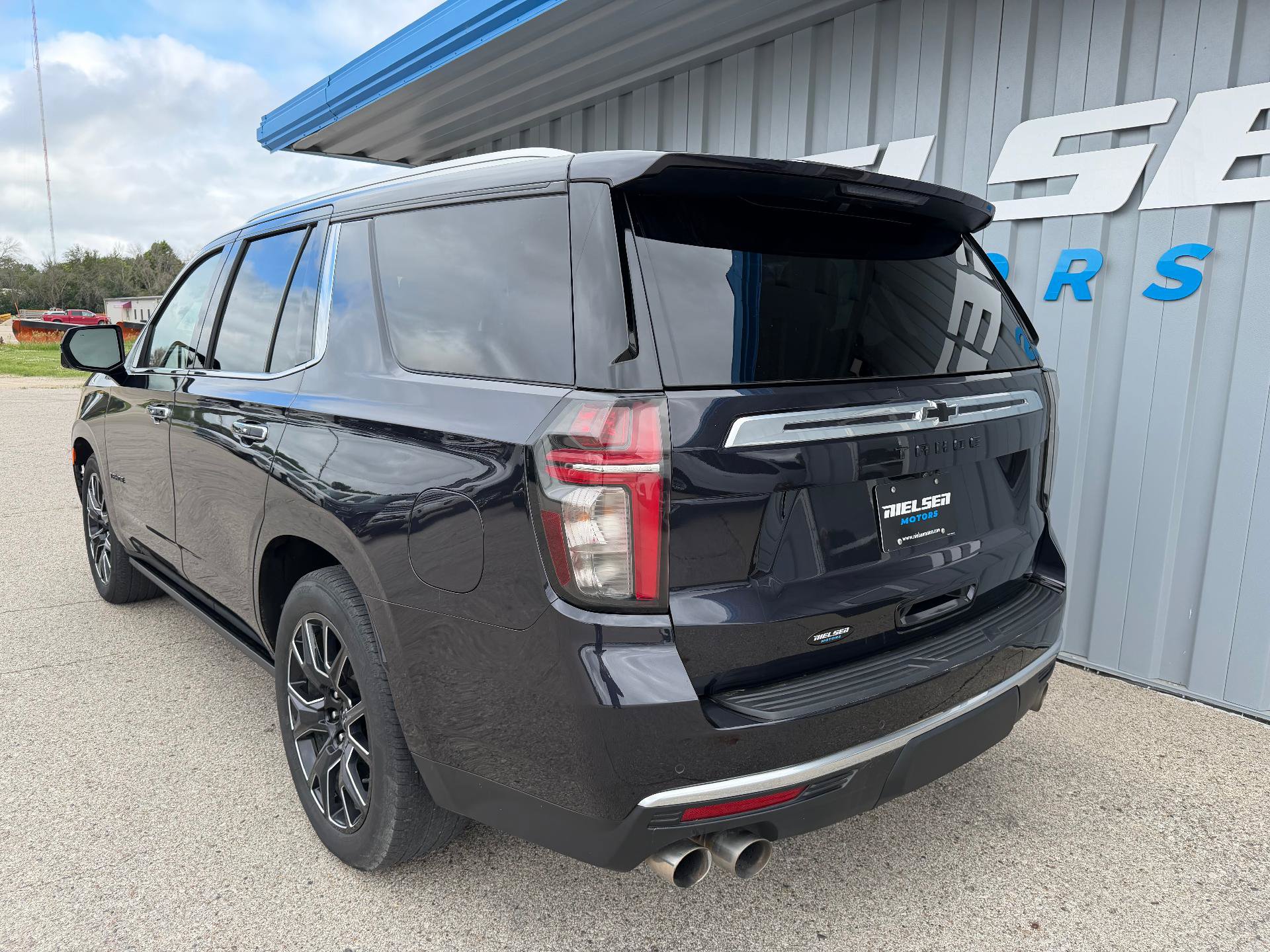 Used 2024 Chevrolet Tahoe High Country AWD/4WD image 9