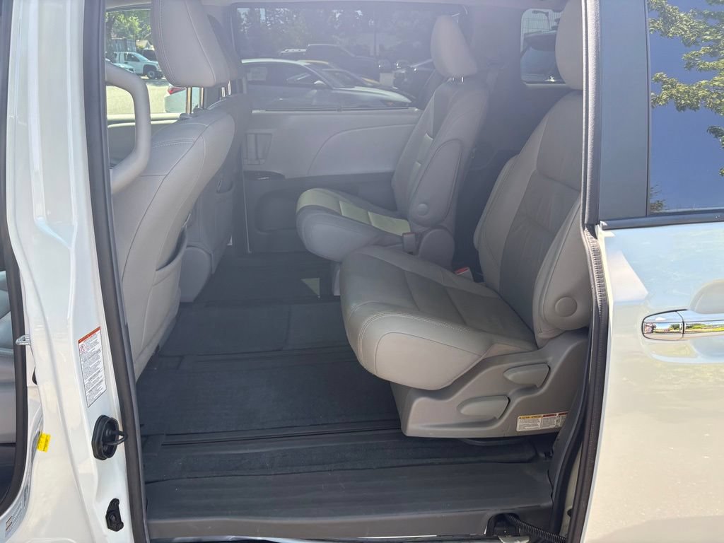 Used 2017 Toyota Sienna Limited AWD/4WD image 14