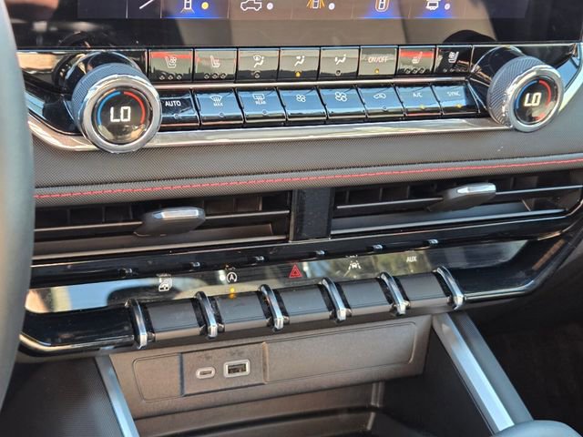 Used 2025 Chevrolet Colorado Z71 w/ Technology Package image 31