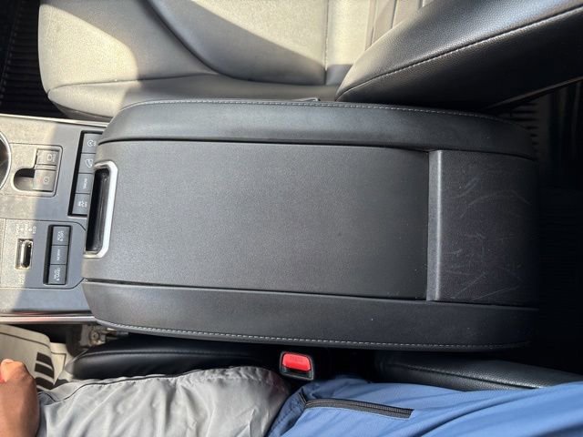 Used 2021 Toyota Highlander XLE AWD/4WD image 19