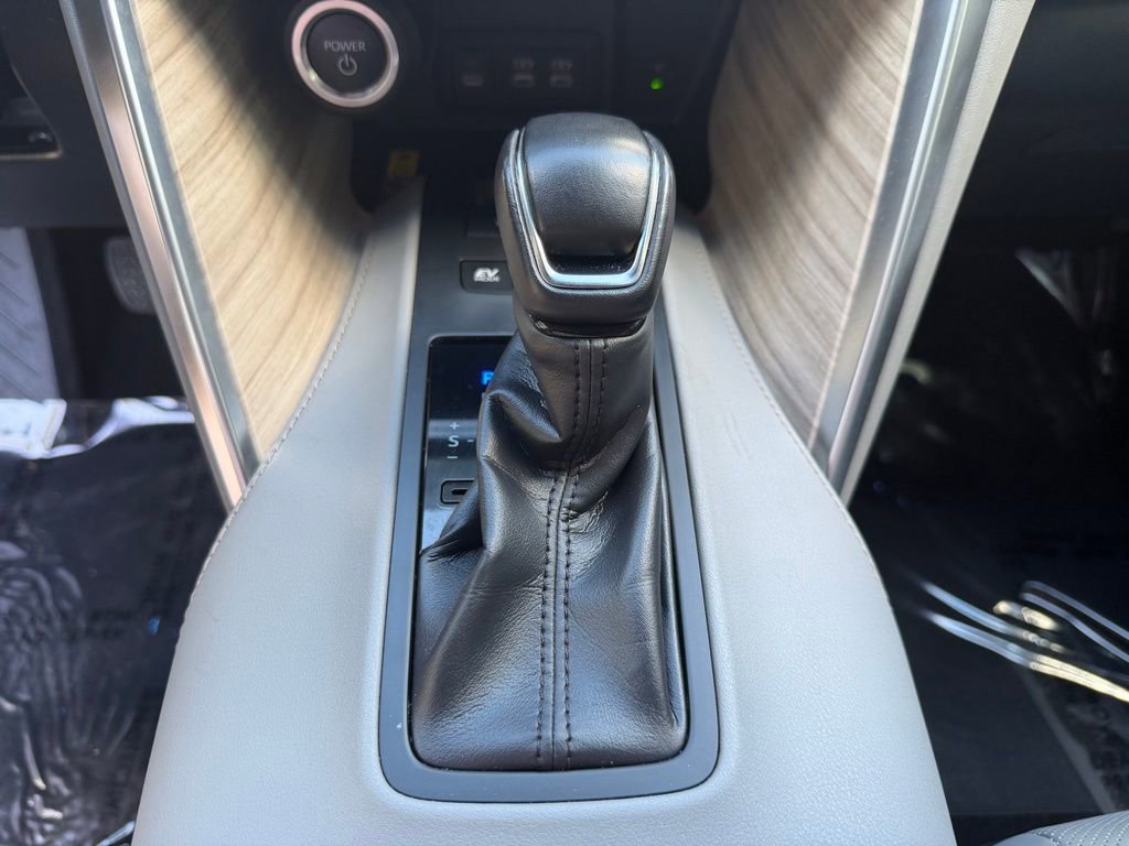 Used 2024 Toyota Venza Limited image 28