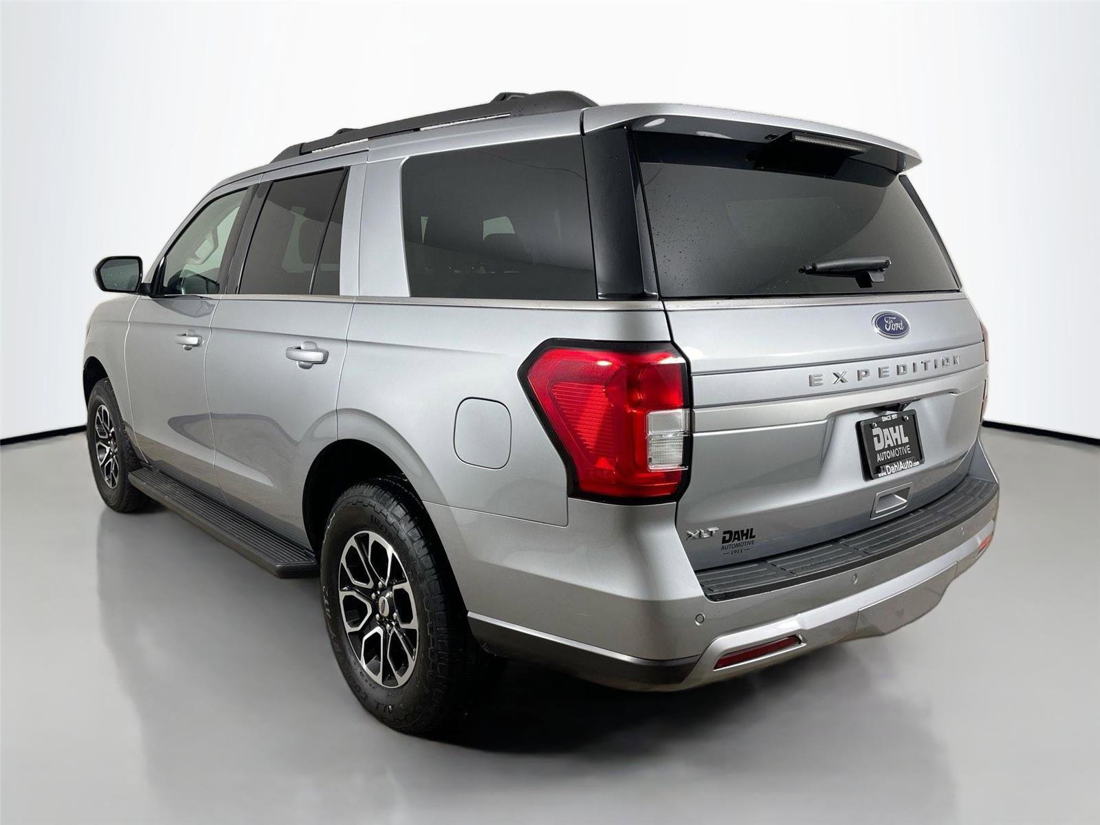 Used 2024 Ford Expedition XLT image 5