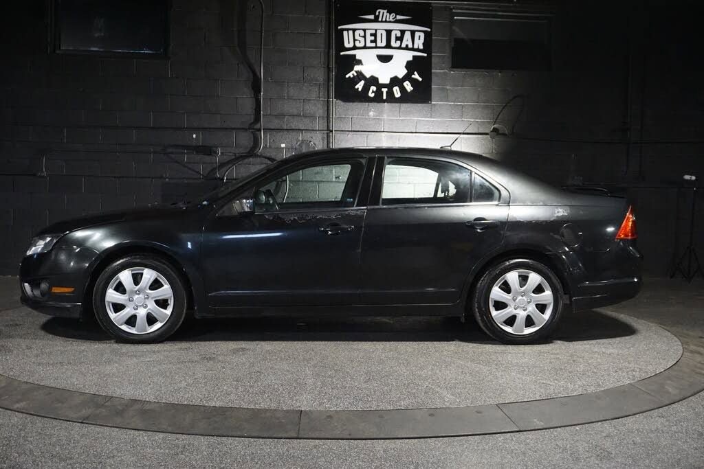 Used 2010 Ford Fusion SE FWD image 2