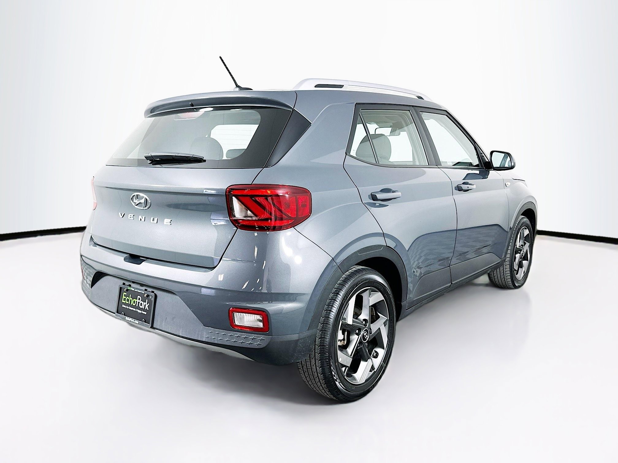 Used 2025 Hyundai Venue SEL image 9