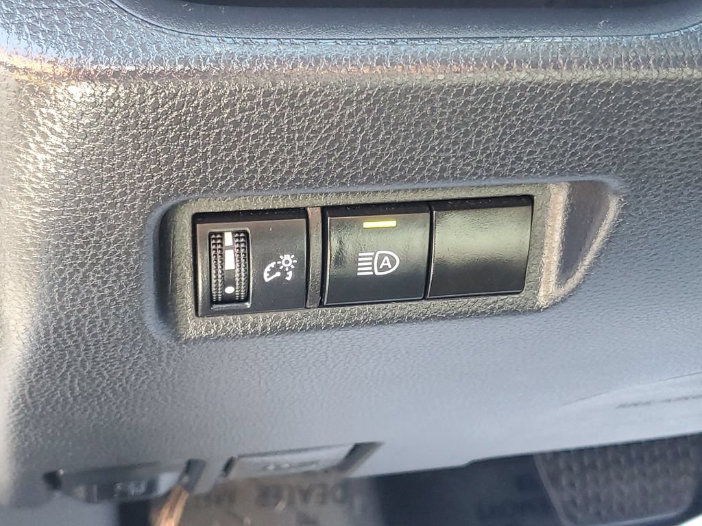 Used 2023 Toyota RAV4 XLE AWD/4WD image 25