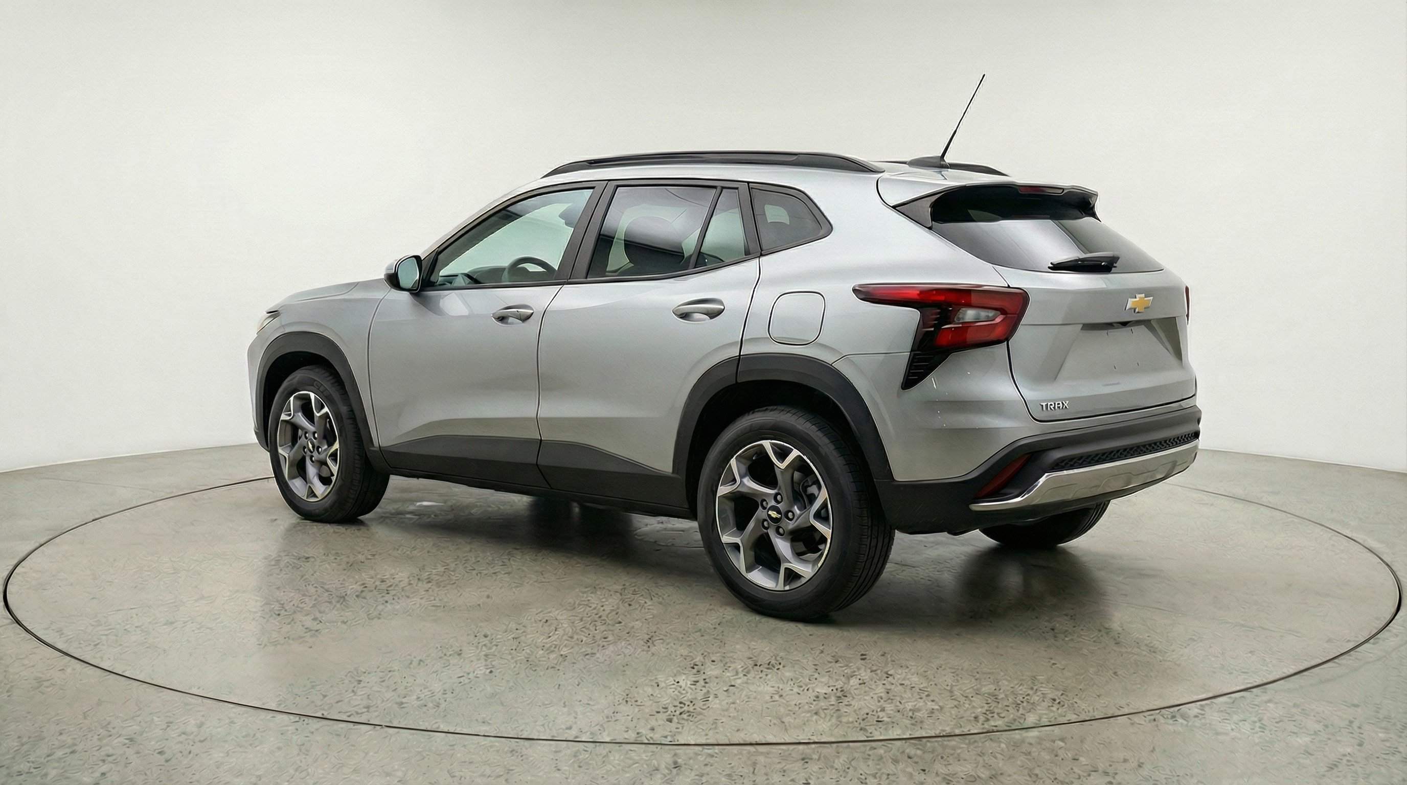 Used 2025 Chevrolet Trax LT w/ LT Convenience Package image 6