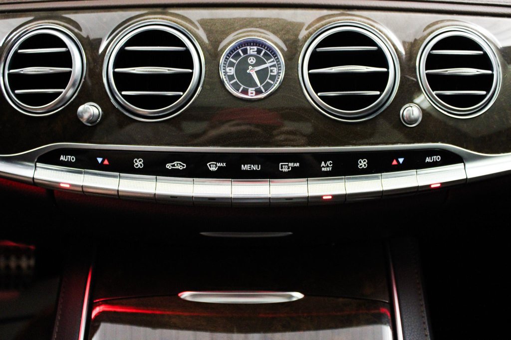 Used 2017 Mercedes-Benz S 550 Sedan image 37