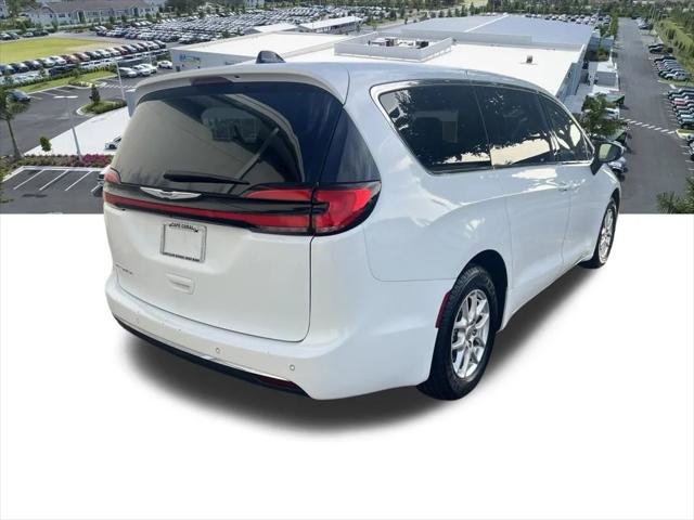 Certified 2023 Chrysler Pacifica Touring-L FWD image 5