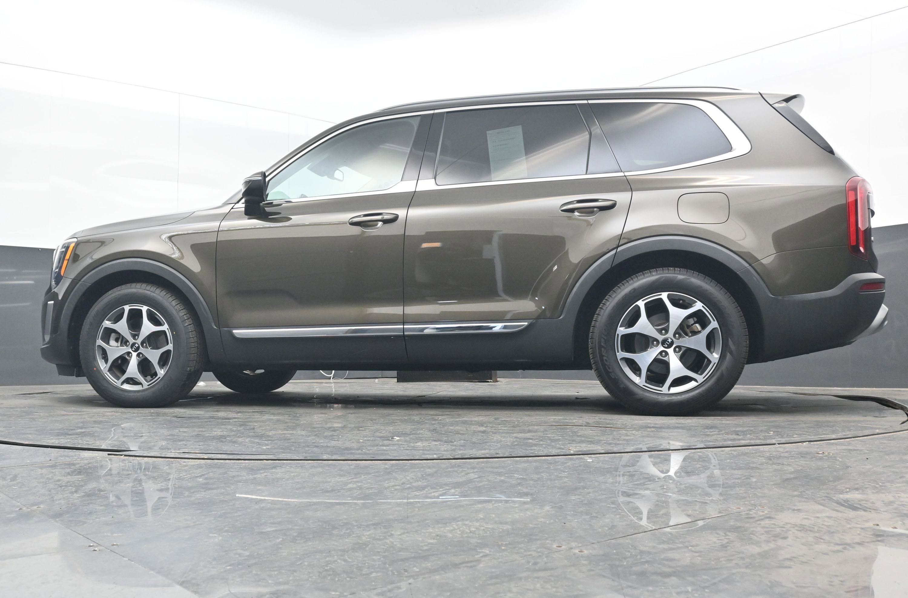 Used 2021 Kia Telluride EX image 25