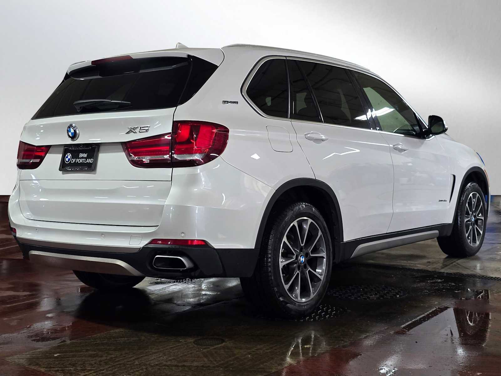 Used 2017 BMW X5 xDrive40e image 11