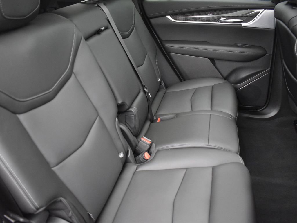 Used 2024 Cadillac XT6 Sport w/ LPO, ONYX Package image 30