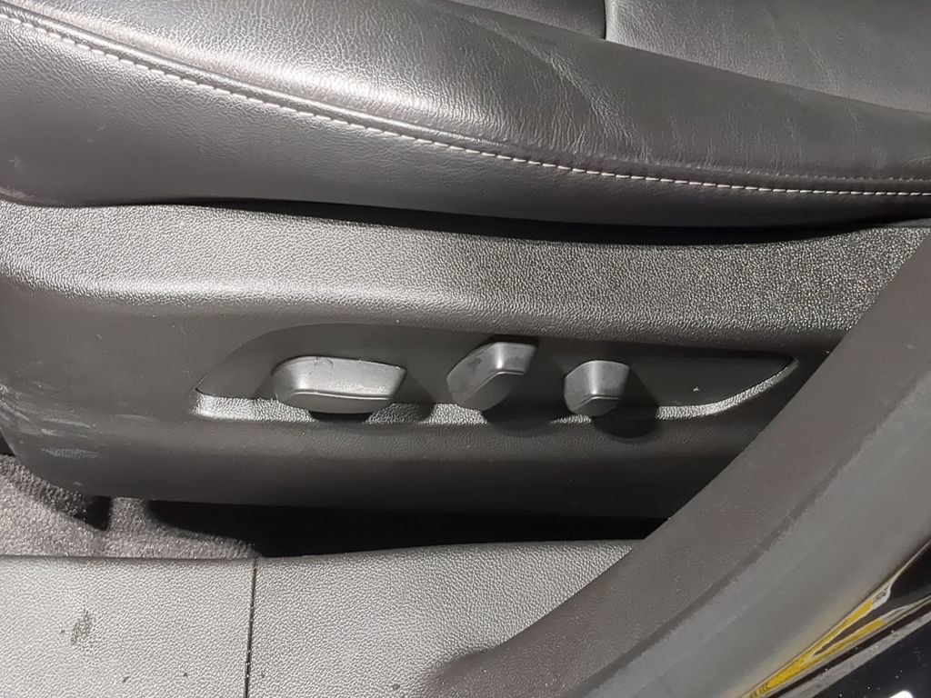 Used 2024 Cadillac XT4 Luxury w/ Cold Weather Package image 30