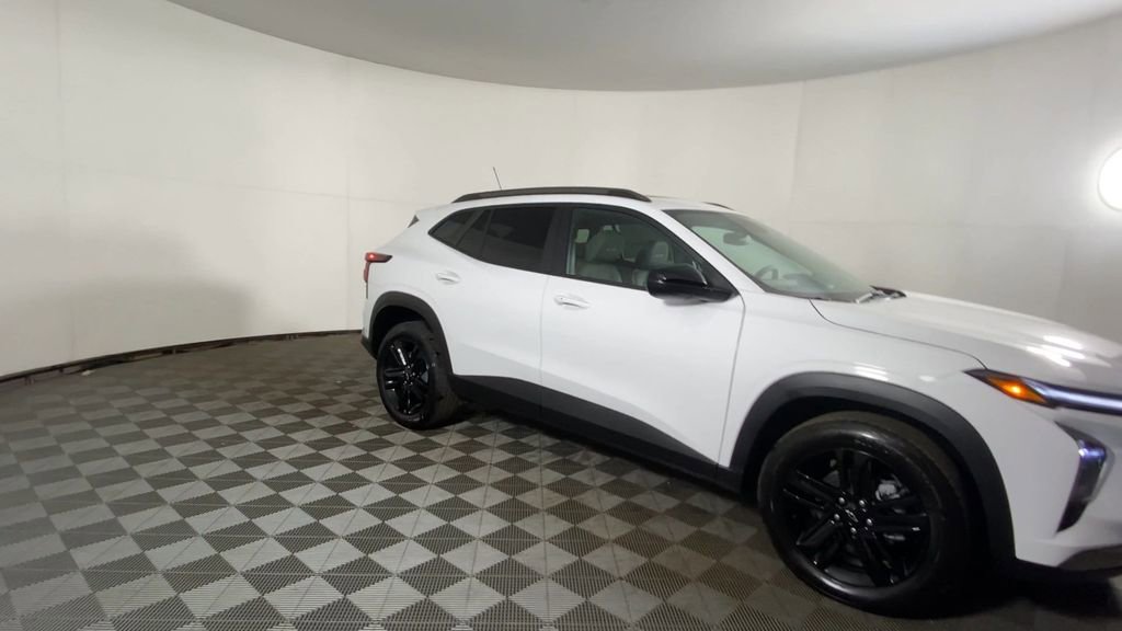 New 2026 Chevrolet Trax ACTIV w/ Sunroof Package image 3