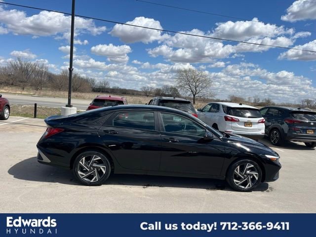 New 2025 Hyundai Elantra SEL image 4