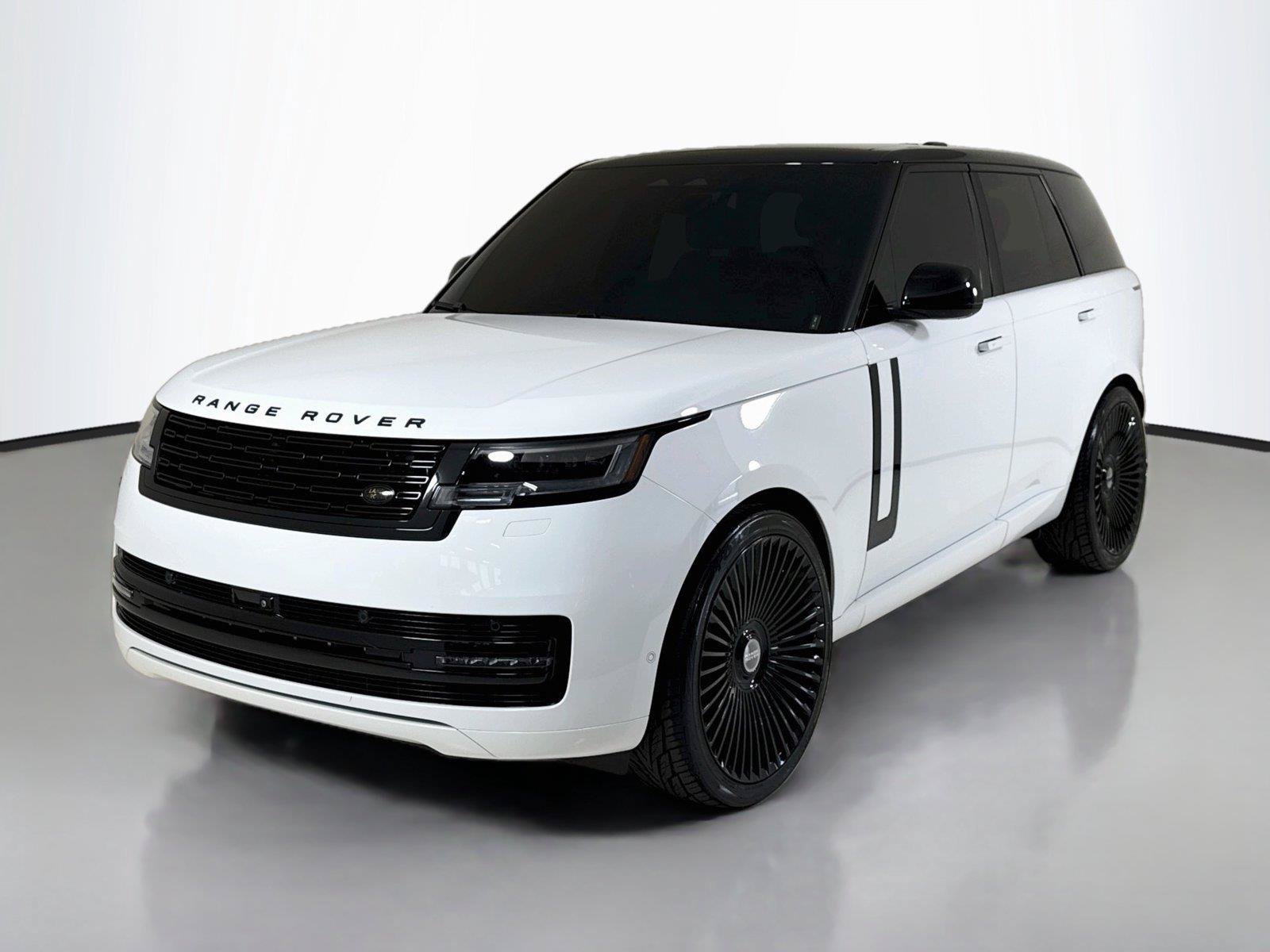 Used 2025 Land Rover Range Rover SE AWD/4WD image 10
