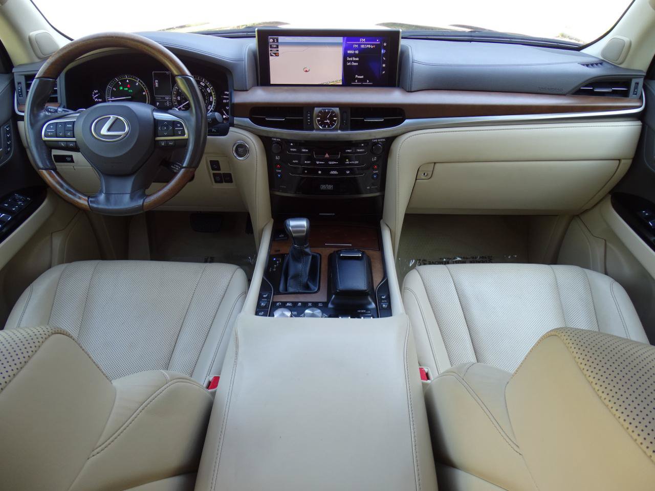 Used 2016 Lexus LX 570 4WD w/ Luxury Package image 39